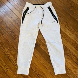 American Eagle men’s active 24/7 joggers